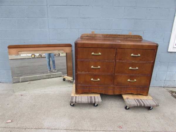 6-DRAWER ANTIQUE DRESSER W/MIRROR