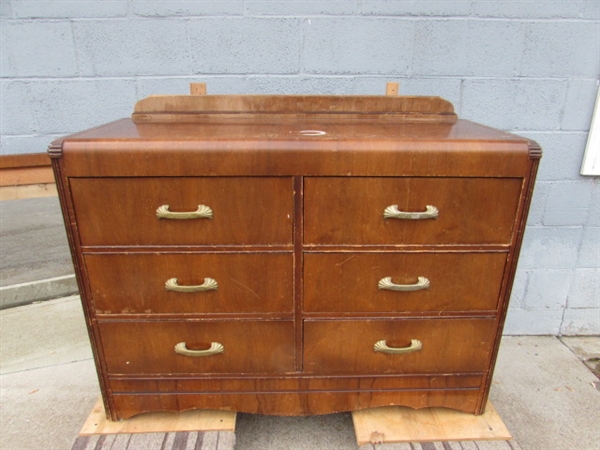 6-DRAWER ANTIQUE DRESSER W/MIRROR