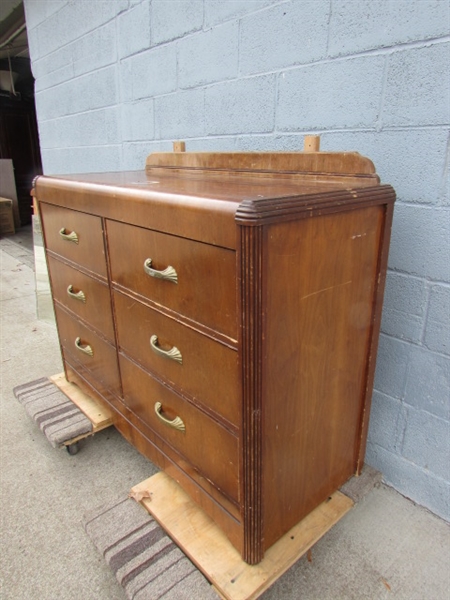 6-DRAWER ANTIQUE DRESSER W/MIRROR