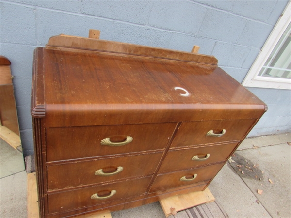 6-DRAWER ANTIQUE DRESSER W/MIRROR