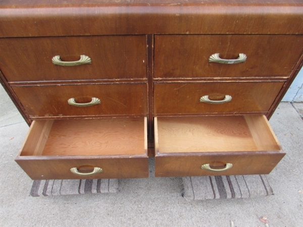 6-DRAWER ANTIQUE DRESSER W/MIRROR