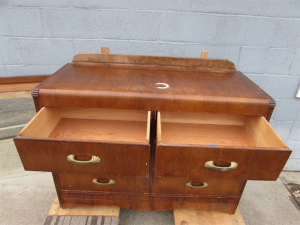 6-DRAWER ANTIQUE DRESSER W/MIRROR