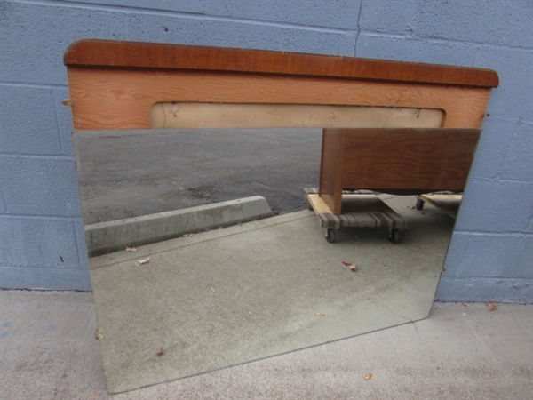 6-DRAWER ANTIQUE DRESSER W/MIRROR