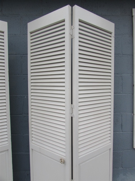 PAIR OF SHUTTER STYLE CLOSET DOORS