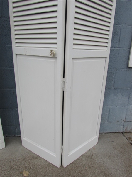 PAIR OF SHUTTER STYLE CLOSET DOORS