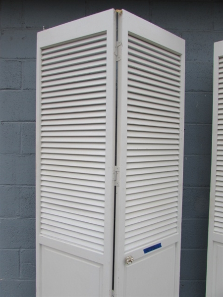 PAIR OF SHUTTER STYLE CLOSET DOORS