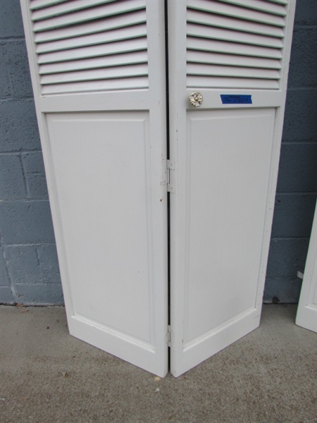 PAIR OF SHUTTER STYLE CLOSET DOORS