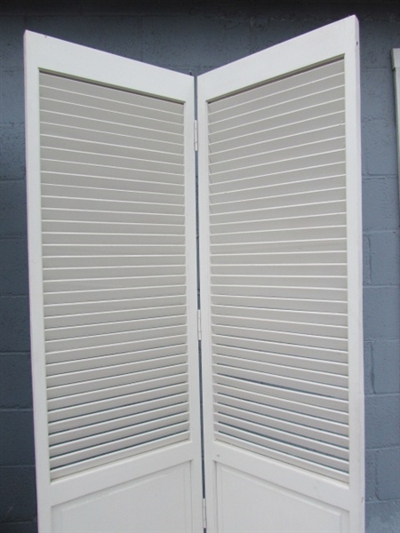 PAIR OF SHUTTER STYLE CLOSET DOORS