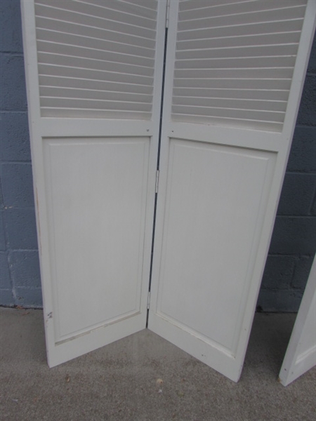 PAIR OF SHUTTER STYLE CLOSET DOORS