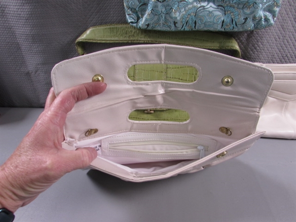 LADIES HANDBAGS & CLUTCHES
