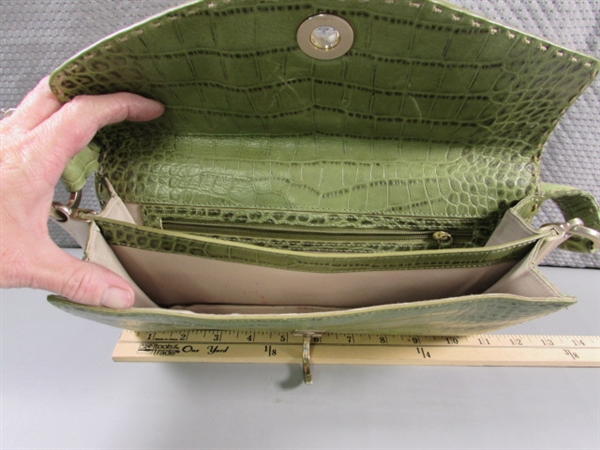 LADIES HANDBAGS & CLUTCHES
