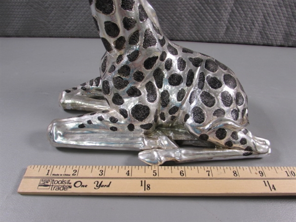 GIRAFFE STATUE