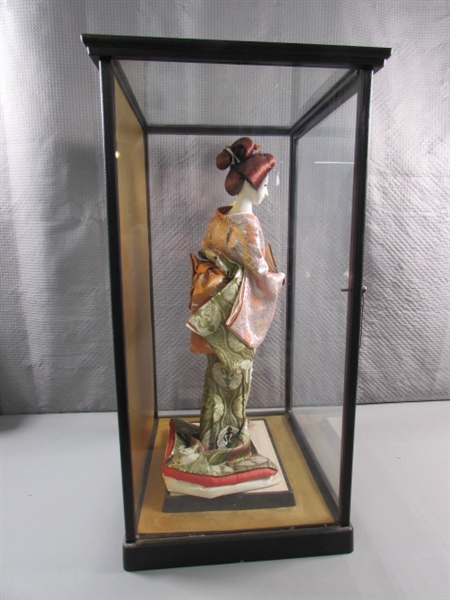 GEISHA DOLL IN DISPLAY CASE