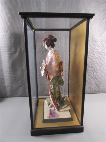 GEISHA DOLL IN DISPLAY CASE