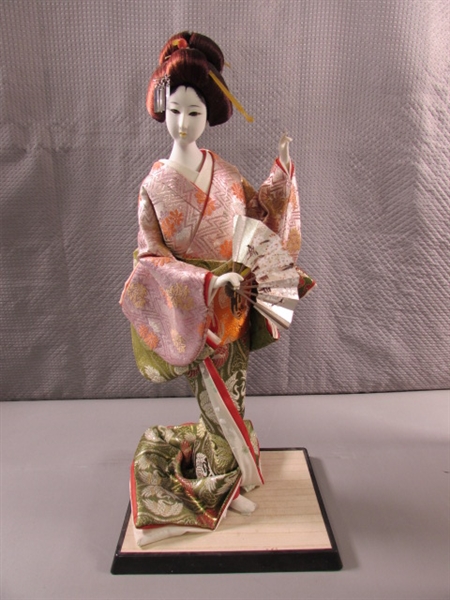 GEISHA DOLL IN DISPLAY CASE