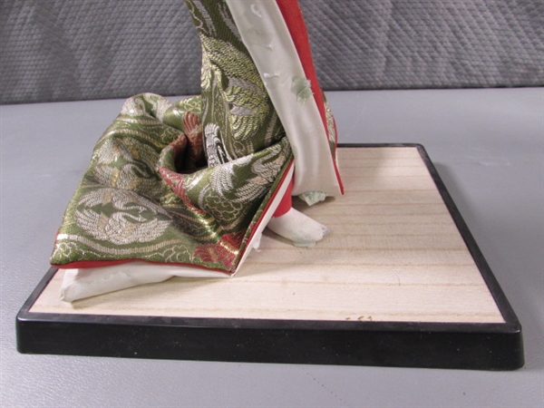 GEISHA DOLL IN DISPLAY CASE