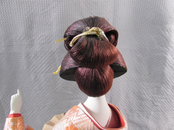 GEISHA DOLL IN DISPLAY CASE