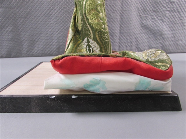 GEISHA DOLL IN DISPLAY CASE