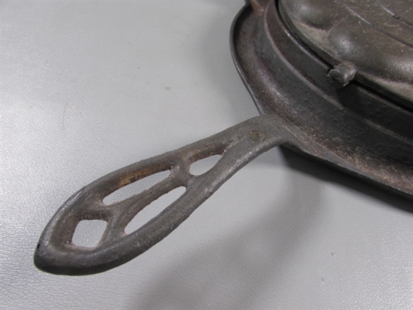 VINTAGE ALFRED ANDRESEN HEART SHAPED CAST IRON WAFFLE MAKER