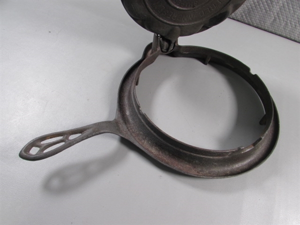 VINTAGE ALFRED ANDRESEN HEART SHAPED CAST IRON WAFFLE MAKER
