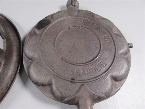 VINTAGE ALFRED ANDRESEN HEART SHAPED CAST IRON WAFFLE MAKER