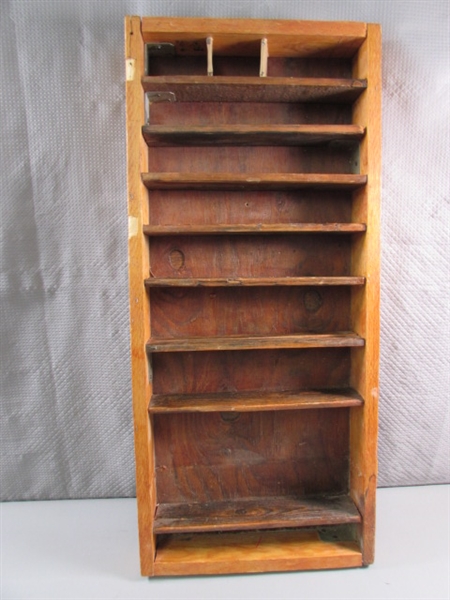 RUSTIC WOODEN SHELF & HORSESHOE COAT RACK