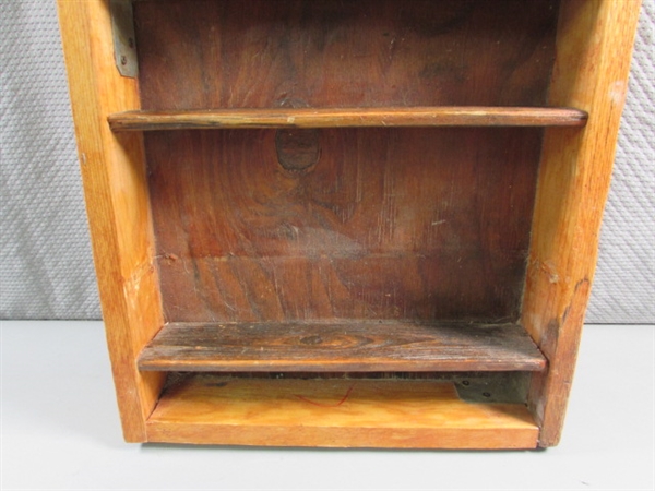 RUSTIC WOODEN SHELF & HORSESHOE COAT RACK