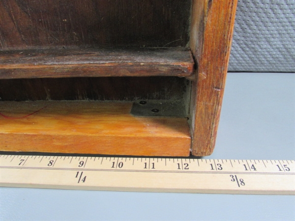 RUSTIC WOODEN SHELF & HORSESHOE COAT RACK