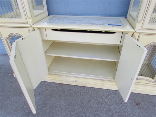 4-PIECE STANLEY FURNITURE VINTAGE STYLE DISPLAY CABINET
