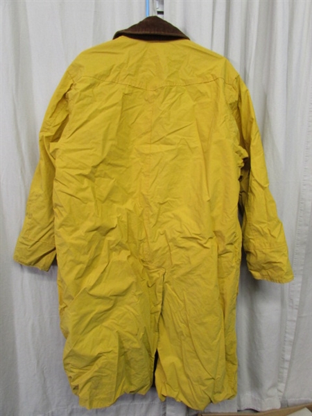 MEDIUM REVERSIBLE MARLBORO RAIN SLICKER/JACKET