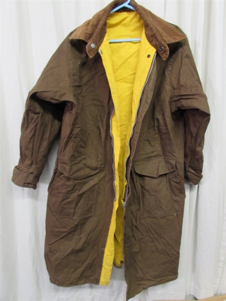 MEDIUM REVERSIBLE MARLBORO RAIN SLICKER/JACKET
