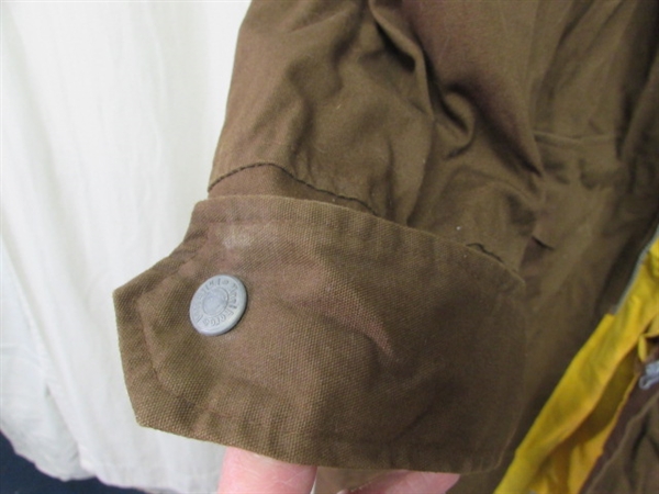 MEDIUM REVERSIBLE MARLBORO RAIN SLICKER/JACKET
