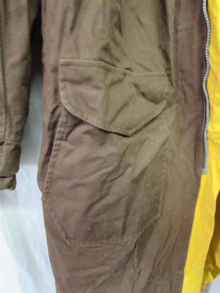 MEDIUM REVERSIBLE MARLBORO RAIN SLICKER/JACKET