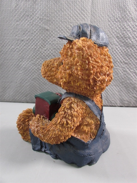 RESIN SITTING BOY & GIRL TEDDY BEAR BANKS
