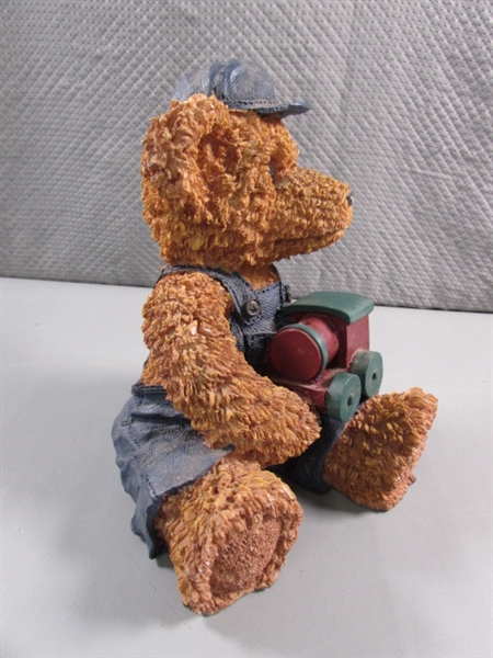 RESIN SITTING BOY & GIRL TEDDY BEAR BANKS