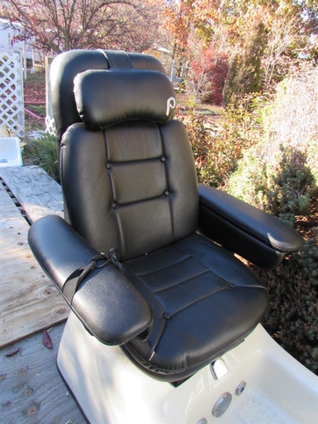 PIBBS PEDICURE SPA CHAIR W/TECHNICIAN CHAIR & EXTRA PUMP