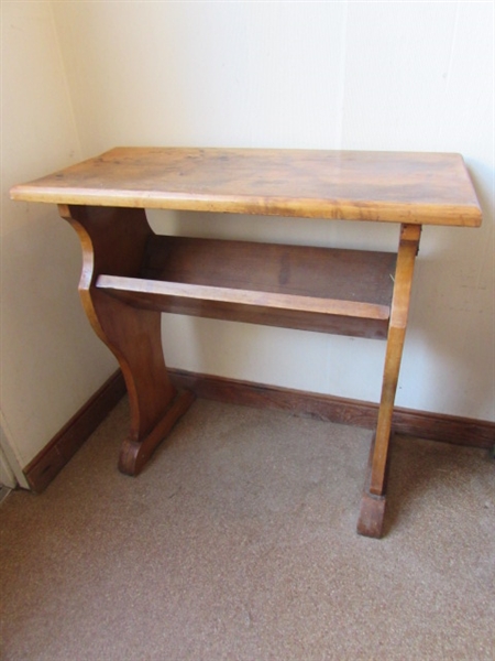 VINTAGE WOOD SIDE TABLE