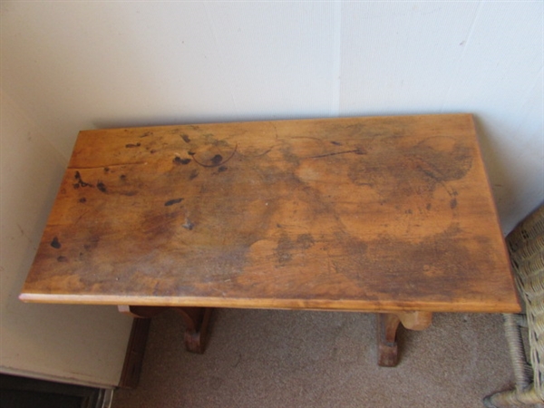 VINTAGE WOOD SIDE TABLE