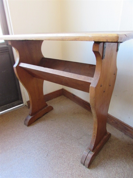 VINTAGE WOOD SIDE TABLE