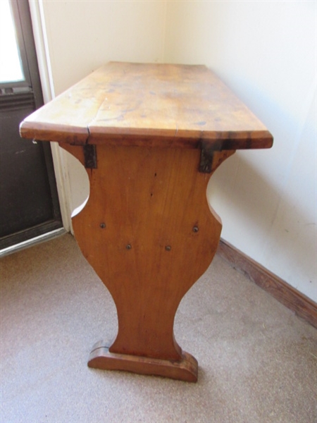 VINTAGE WOOD SIDE TABLE
