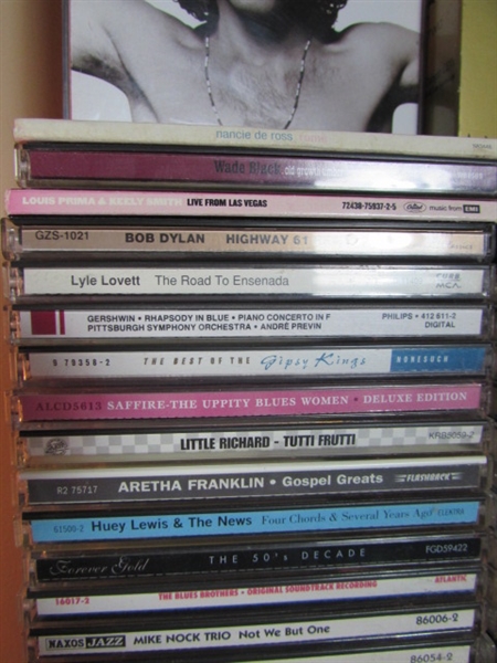 LARGE COLLECTION OF CDS