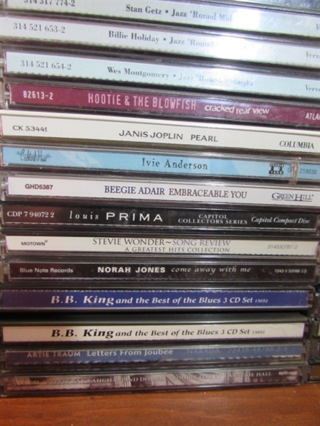 LARGE COLLECTION OF CDS