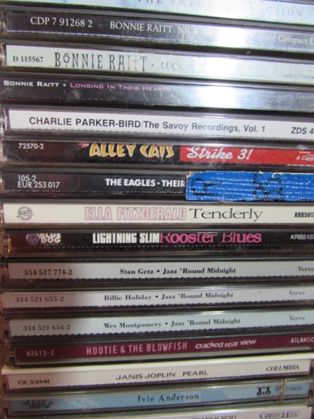 LARGE COLLECTION OF CDS