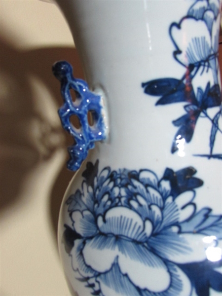 ANTIQUE CHINESE VASE