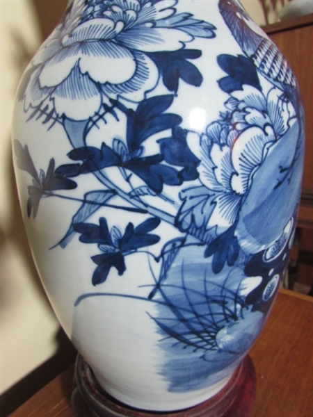 ANTIQUE CHINESE VASE