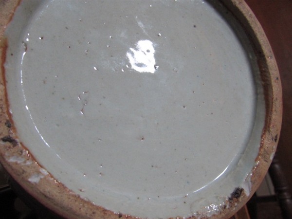 ANTIQUE CHINESE VASE