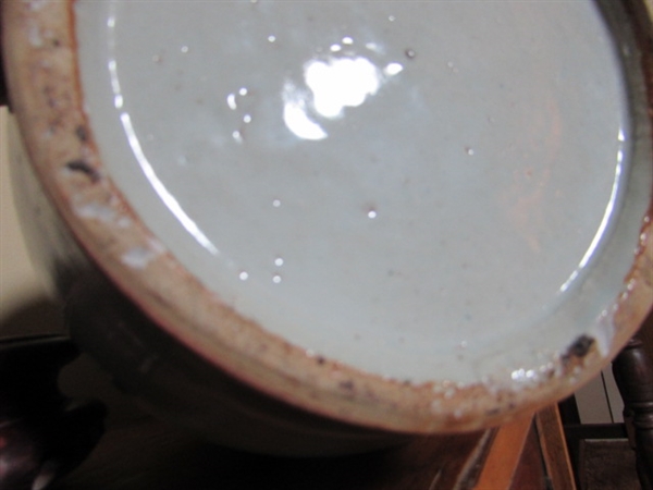 ANTIQUE CHINESE VASE