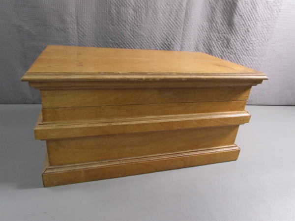 6-COMPARTMENT WOODEN STORAGE BOX