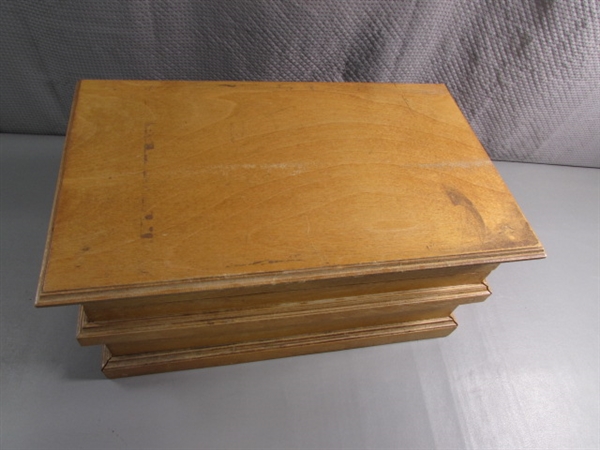6-COMPARTMENT WOODEN STORAGE BOX