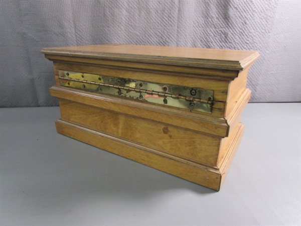 6-COMPARTMENT WOODEN STORAGE BOX